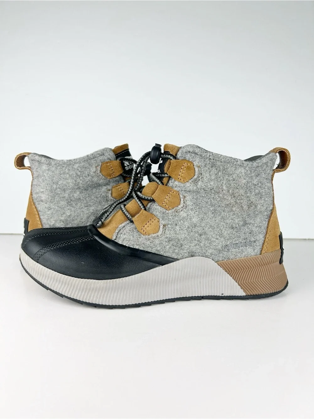 Sorel Out N About IV Classic Waterproof Unisex Suede Tan Gray Youth Boots